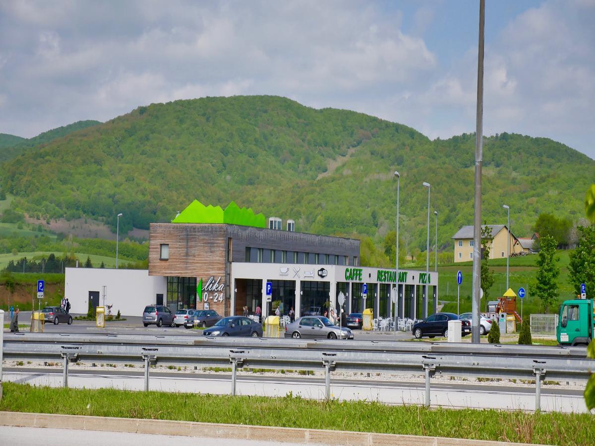 Hotel Lika Sjever Brinje Exteriör bild