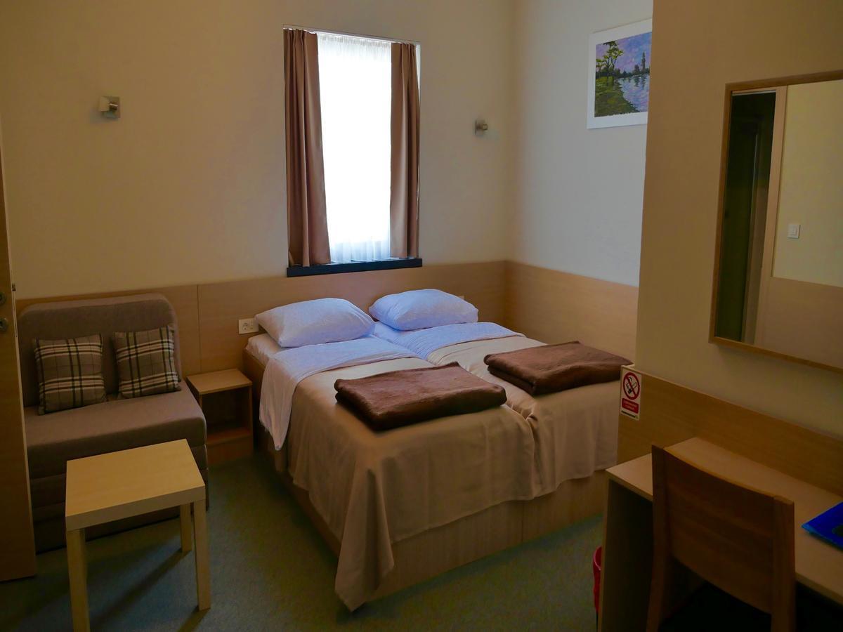 Hotel Lika Sjever Brinje Exteriör bild