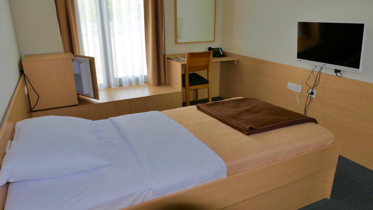Hotel Lika Sjever Brinje Exteriör bild